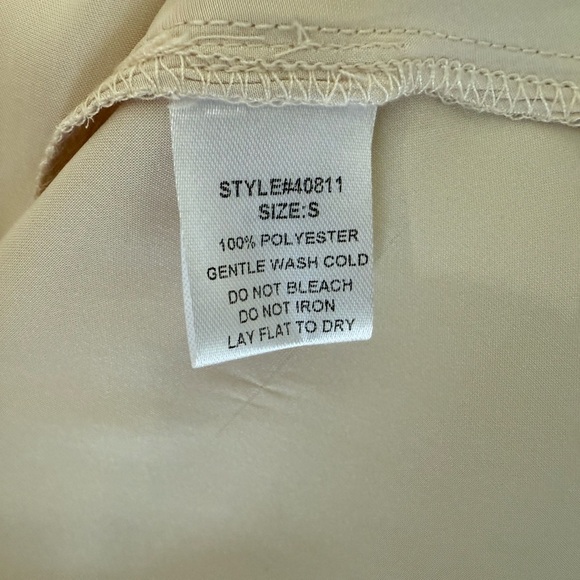 Cream Sleeveless Ruffled Blouse - Picture 7 of 7